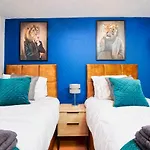 The Stunning Edinburgh Duplex Sleeps 8